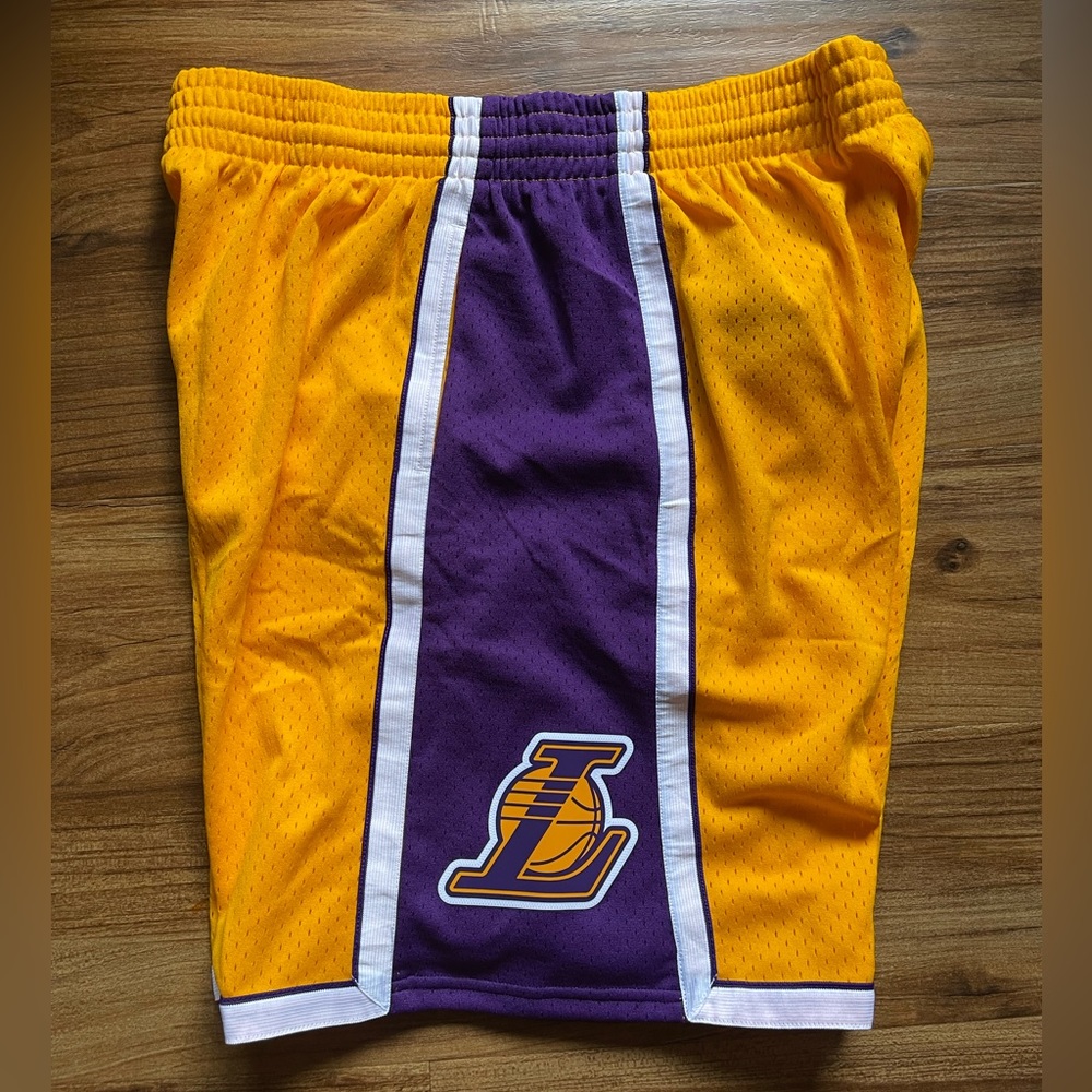 Mitchell & Ness lakers basketball shorts